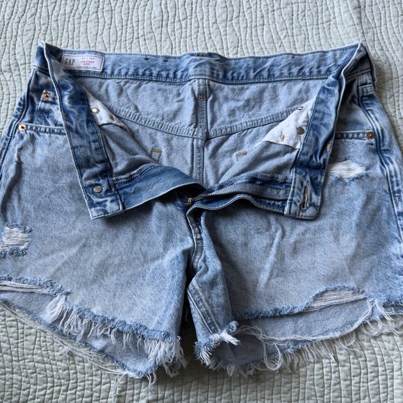 Gap Blue Jean Low Stride Short Denim Distressed Raw Hem Light Wash Size 12 - Picture 4 of 7